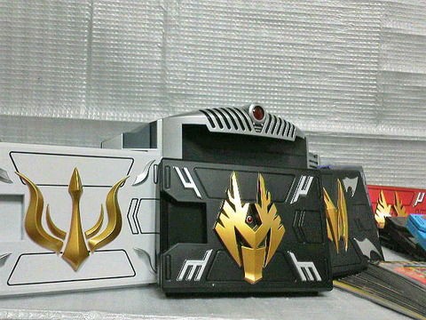ＣＳＭ 仮面ライダー龍騎 Ｖバックル 龍騎サバイブ～オーディン編 : 玩具神殿 トイズモビーレ
