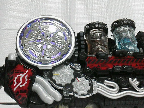 仮面ライダービルド DXビルドドライバー　フルボトル　ゴリラモンド　3点セット DXゴリラモンドフルボトルセット｜仮面ライダーおもちゃウェブ