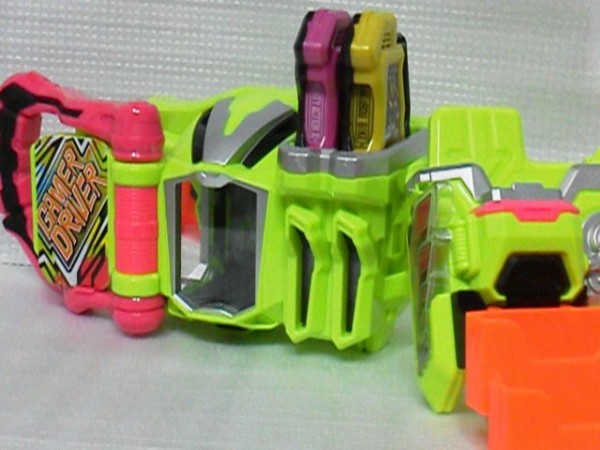 仮面ライダーエグゼイド ｄｘキメワザホルダー 激走バイクガシャット 玩具神殿 トイズモビーレ