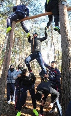 ファジアーノ岡山 今年も 珍キャンプ から昇格挑戦 ウォール アイランズ クモの巣 など難関の連続 j2サッカー通信 ファジアーノ岡山 今年も 珍キャンプ から昇格挑戦 ウォール アイランズ クモの巣 など難関の連続 j2サッカー通信