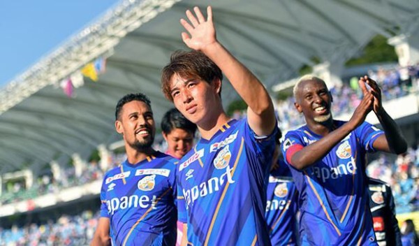 V ファーレン長崎 首位京都にクリーンシート Df毎熊晟矢がヘッドで先制 Fw植中朝日が追加点 2連勝で6試合負けなし ｊ２サッカー通信