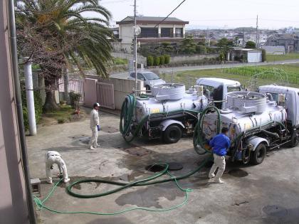 何処の国でしょう バキュームカー うんこ汲み取り車で糖蜜 食品を運搬している国があるらしい ピザ速 食の最新情報