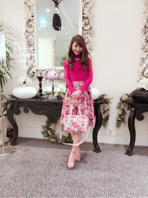 茜ちゃんもご愛用♥フェリエスカート♥バロックレッドローズ柄ピンク : ジーザスディアマンテ東京店のblog