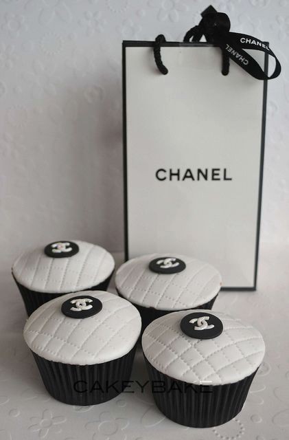 シャネルのスイーツ Chanel 好きです 薄い本
