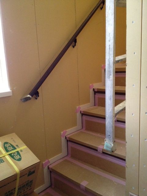 巾木入りました 階段手すりもつきました しょぼりんはうす建築記
