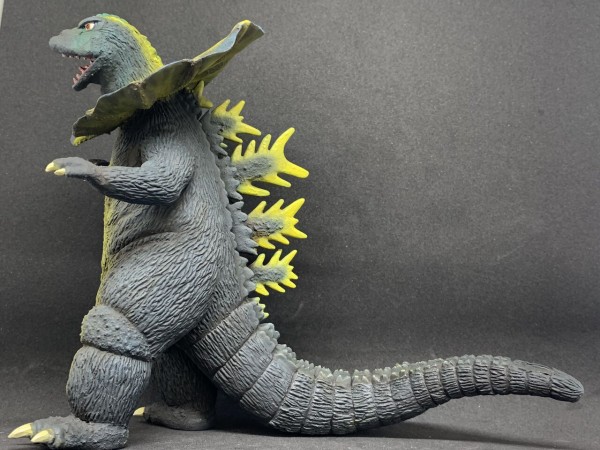 ウルトラマン』に登場する、『エリ巻恐竜 ジラース』がハイ