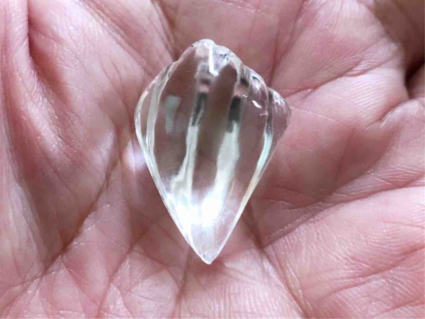 氷の破片のような水晶。山梨の研磨職人作。 : HEART＆JEWELRY