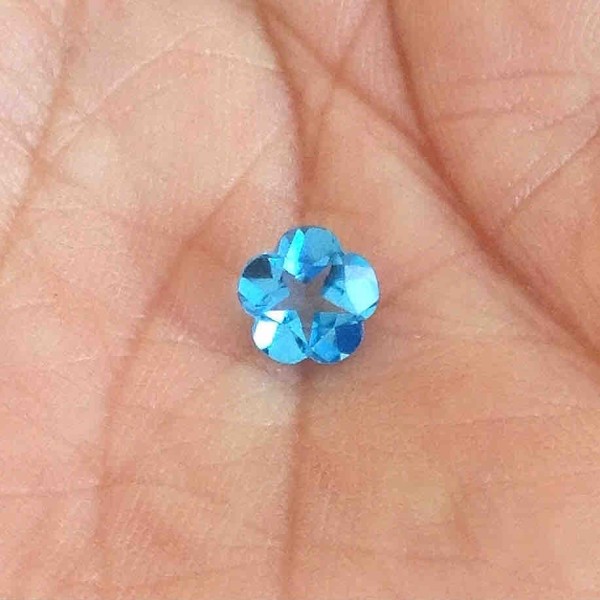 花の中に星が ブルートパーズフラワーカットを Heart Jewelry