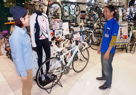 スポーツタイプ自転車 ロードバイク 売上快調 アニメのヒット背景に若い女性からも人気 じてそく