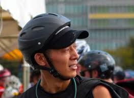 私服にヘルメットかぶってロードバイク乗るのってそんなに変か じてそく