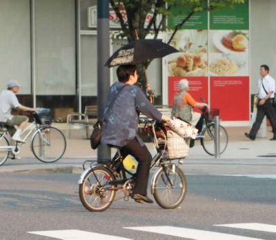 自転車に傘を固定する 傘スタンド の売り上げ好調 広島 じてそく