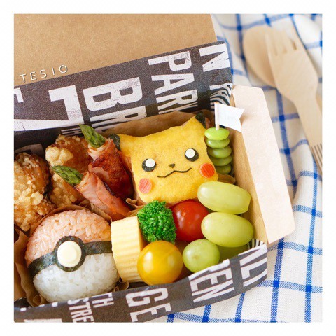 使い捨てランチボックスで ピカチュウオムライス弁当 かわいいおべんとう