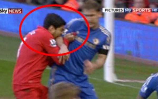 スアレス噛み付く 無職速報 ２ちゃんねる