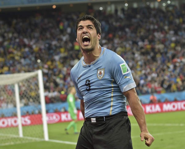 スアレス噛み付く 無職速報 ２ちゃんねる