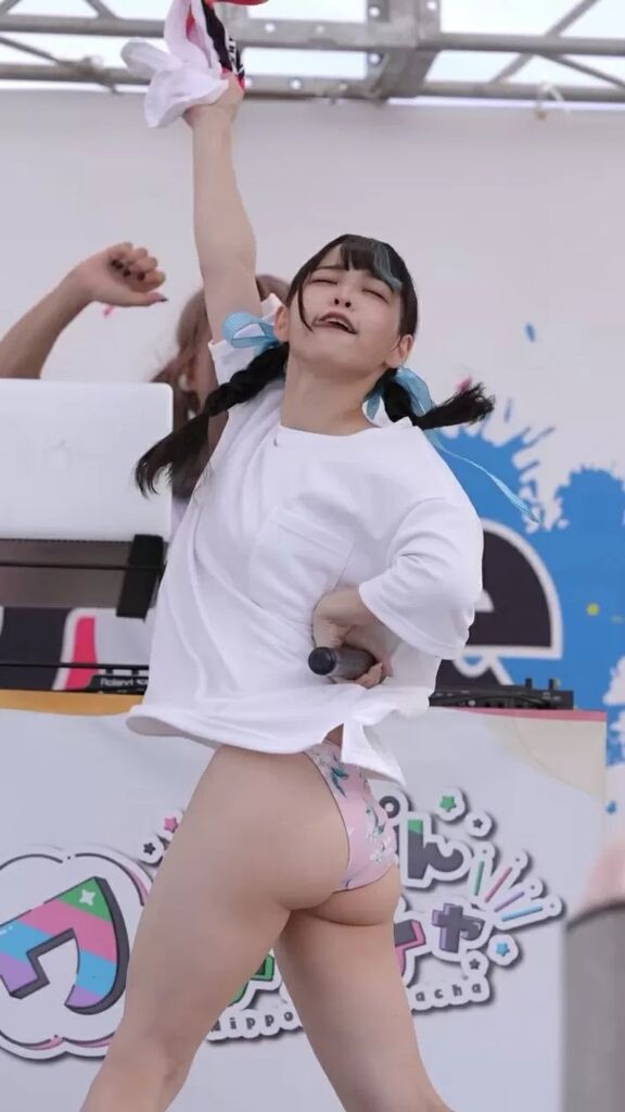 にっぽんワチャチャ　エロ にっぽんワチャチャ【もぶぴ】サン、ローアングル水着股間！LIVE ...