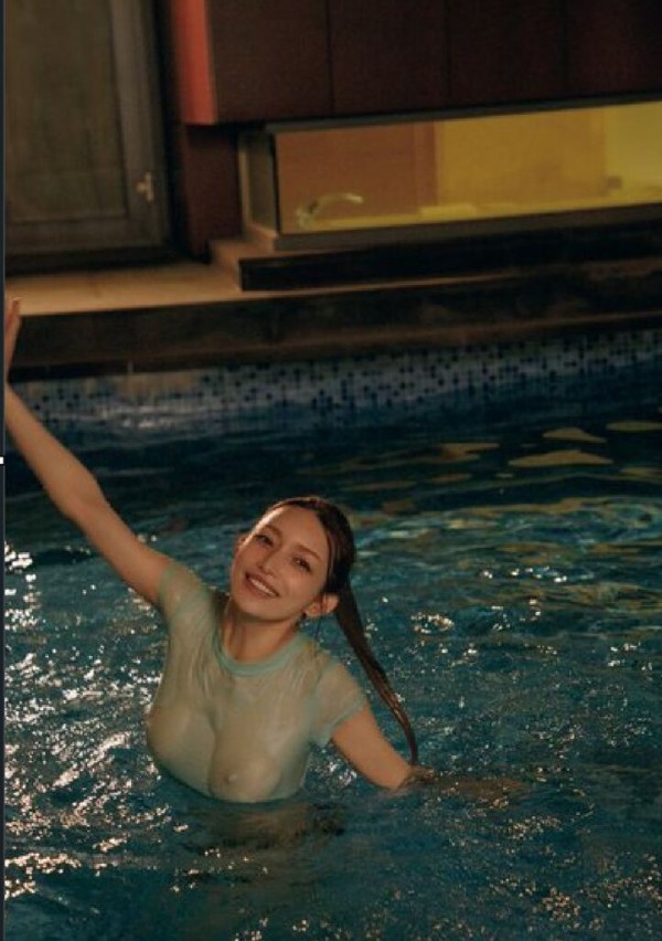 記念撮影　乳首 