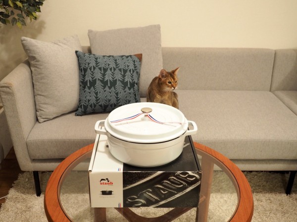 久々のコストコで、staubシャロー鍋のピュアホワイトと出会ってしまっ
