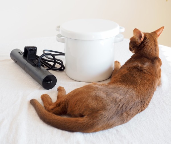 BONIQのコンテナがわりに、野田琺瑯のラウンドストッカーを