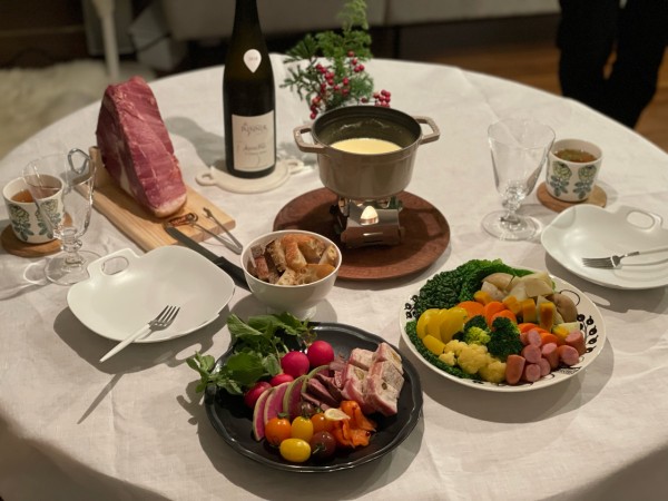 チーズフォンデュの夜ごはん＆生ハムユッケ丼の1人ごはん : おうち 
