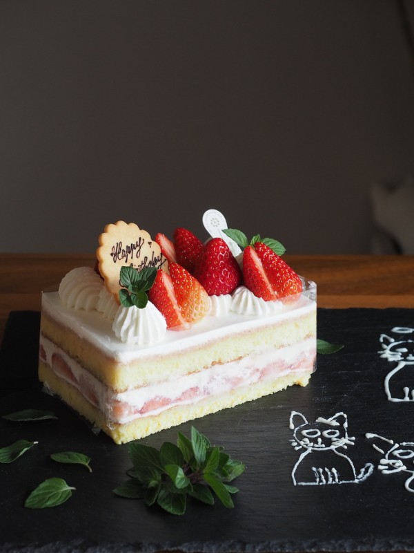 49歳のお誕生日ケーキは 買ったケーキにちょい画伯 おうちごはんとおかしとねこ Powered By ライブドアブログ