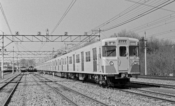 西武鉄道2000系見学会 : モハメイドペーパーの 何が出てくるか２