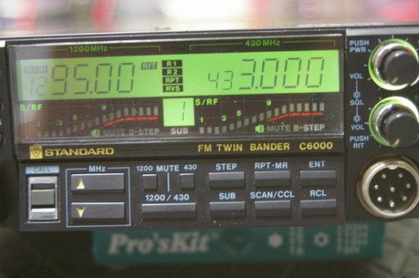 トランシーバー STANDARD430/1200MHz FM TWIN BANDER C6000 トランシーバー STANDARD C6000 430/1200MHz TWIN BANDER FM