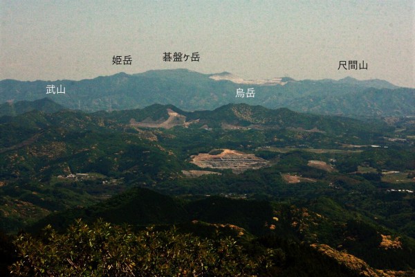 川原内越から早春の碁盤ヶ岳を周回 : やまやま再発見