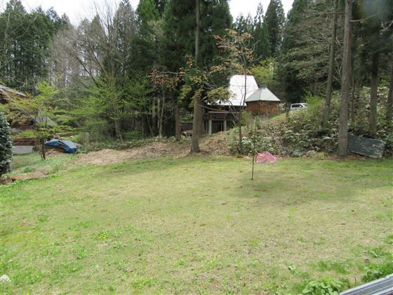 森の中のオープンカフェ あるふぁ でランチ 蒜山ログハウスの庭弄り