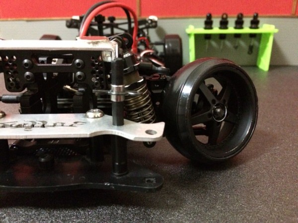 ドリラジ D4シャーシ 反トルク キレ角up シャーシ、サーボ、ジャイロ