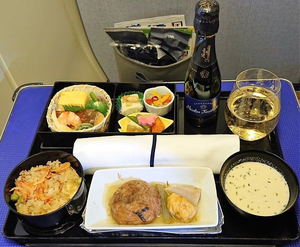 Anaプレミアムクラスの機内食第23弾 羽田 那覇便 軽食 夕食 そして最近の羽田空港ラウンジでの軽食 Juno Cuisine