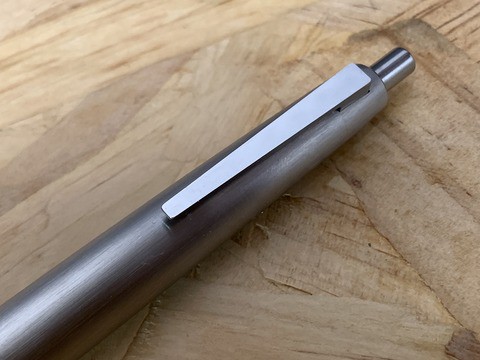 高級ボールペンのレビュー】LAMY2000ステンレススチールボールペン