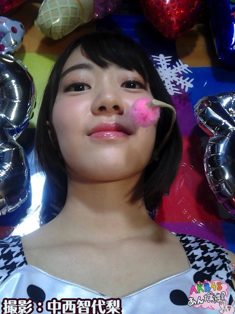 宮脇咲良 下からの撮影もかわいいさくらたん ちょり撮 Hkt48まとめ いもまと いえーいよっぴ見てるー