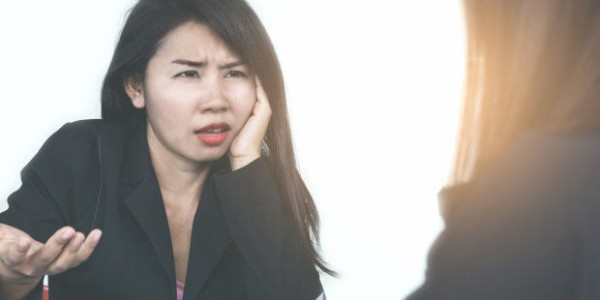 バイト先の派閥に巻き込まれて悪口を聞かされる日々 同年代がいないしやりづらい というような愚痴を友人にしたところ 女性様 鬼女 生活2chまとめブログ