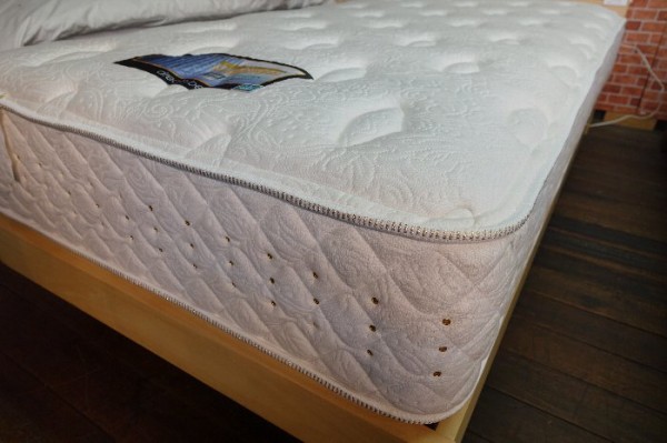 サータ・ポスチャーセレクト7.7F1Pとマイクロドリーム105ラテックス2