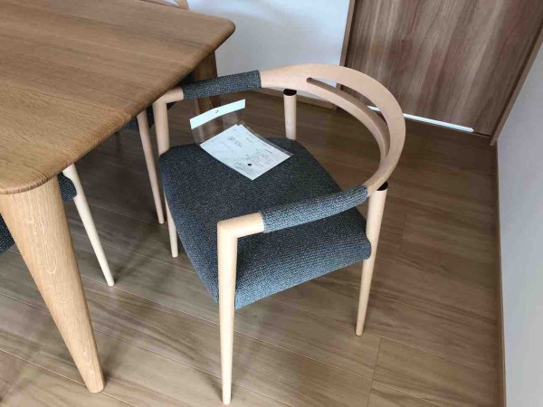 琴平町に日進木工・SOFテーブルにN•SOLAチェアをセットしたダイニング