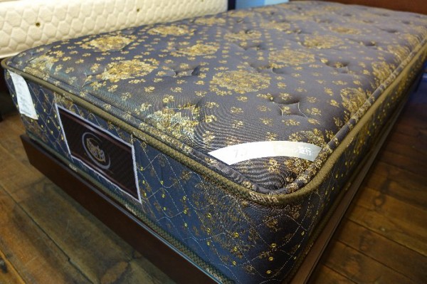 サータ・ポスチャーセレクト7.7F1Pとマイクロドリーム105ラテックス2