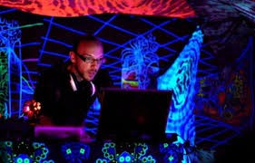 高速変態ダークサイケ ロシア発ダークサイケデリックトランス界のカリスマ キンザザ まとめ 重低音まとめ