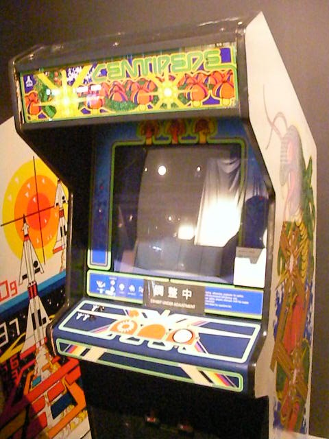 【当店一番人気】 日本科学未来館で開催の「GAME ON 」にて、80年代・レトロ 筐体、コントロールパネル