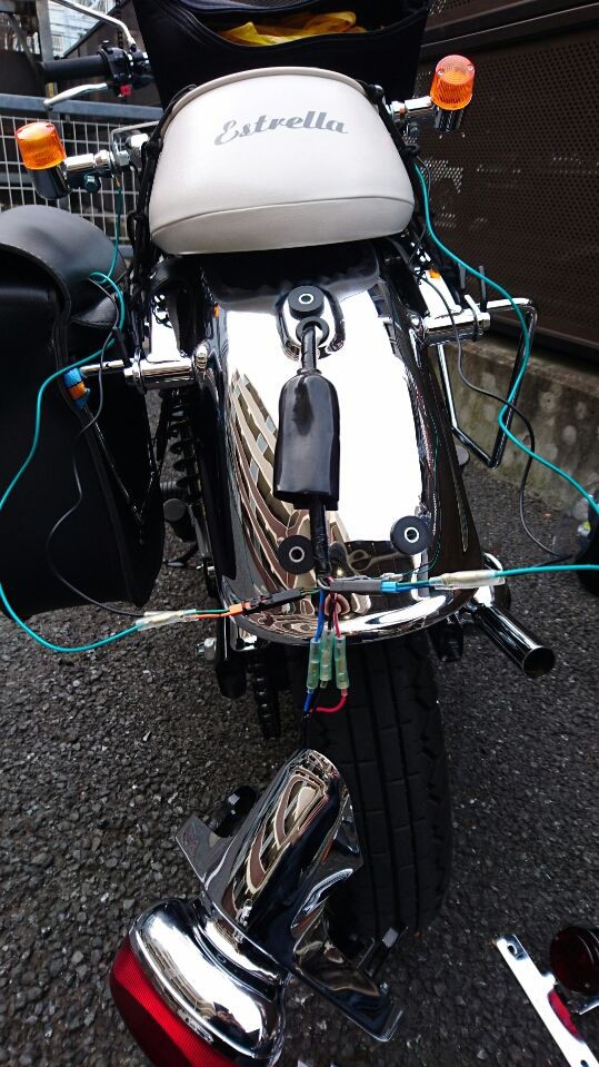 エストレヤのテールランプは次だ、、ウィンカー取り付け!! auraとエストレヤとklx 230smの日常。 カワサキ エストレヤ テールランプ