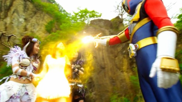 キョウリュウジャー対ディノガールズ ｒ ヒーローが女に負けるなんて コニシキのブログ