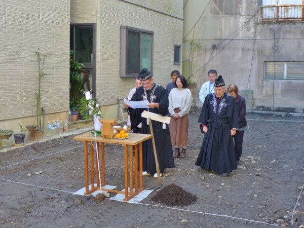 静岡市葵区鷹匠３丁目 ｔ様邸 新築現場 ６ 着工の合図は共同作業で 静岡の狭小住宅 建築システム の現場日記