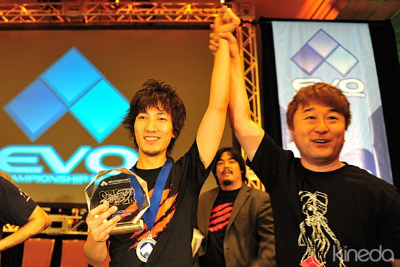 格ゲーの神ことウメハラ Evo 10 スーパーストリートファイターiv 部門で優勝 かべにプリンをうちつけろ