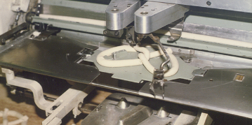 屋台骨が揺らぐ 英語