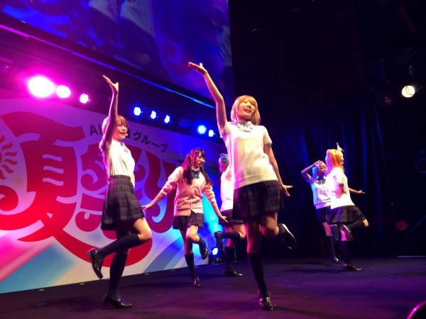 Akb48がラブライブ のコスプレをしてライブ にこにーの子可愛い Iphone速報