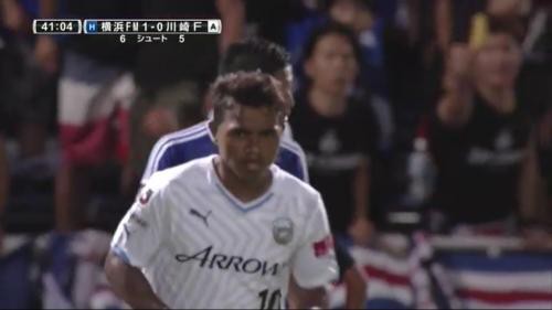 横浜fマリノスのサポーターがブラジル人選手に向けてバナナで挑発 海外の反応 ワールドサッカーファン 海外の反応