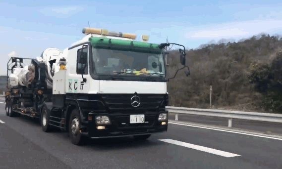 一方その頃 日本の高速道路では 海外の反応 海外のお前ら 海外の反応