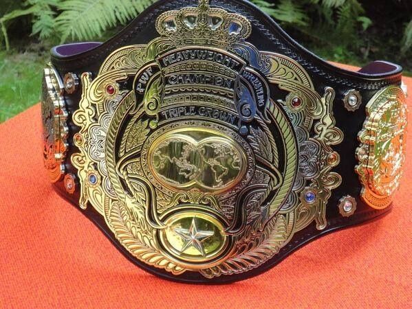 三冠ヘビー級チャンピオンベルト 全日本プロレス - スポーツ