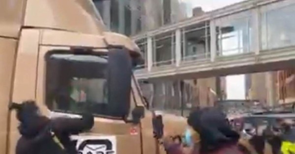 D8C39B44-898B-4281-BC07-2D0204F8FE3F