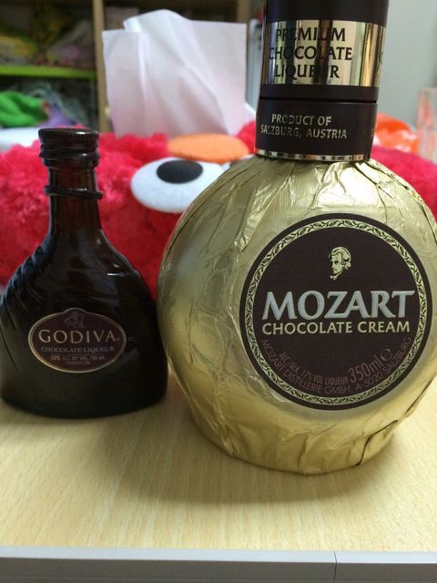 バレンタインだからチョコリキュールを飲み比べ 懐古スイッチ