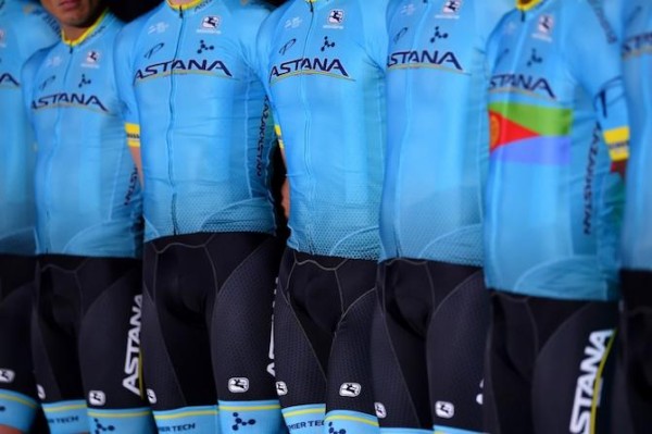アスタナプロチーム が19シーズンのチームジャージを発表 柏の葉サイクルライフ